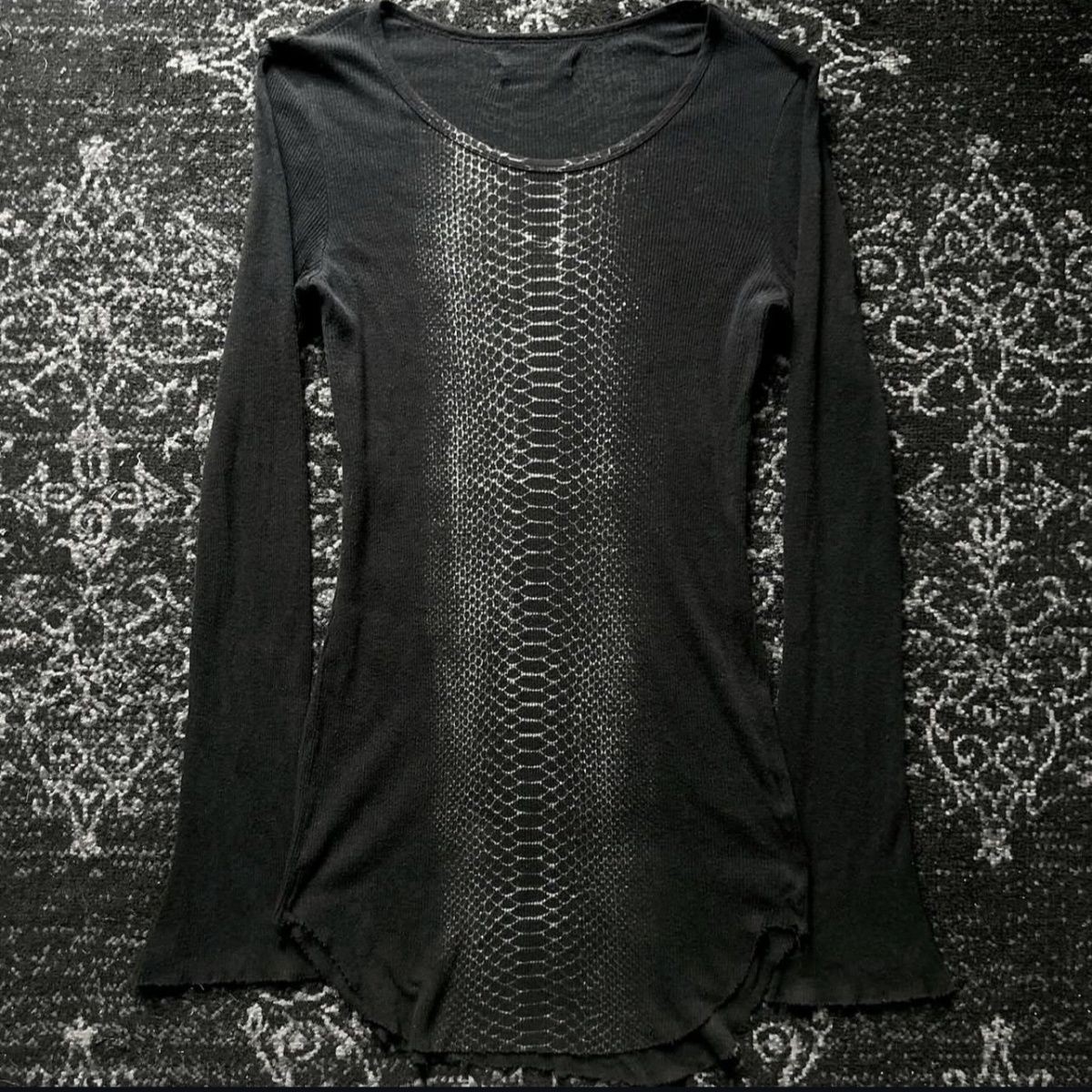 Kaos Lengan Panjang Hitam Lehe - Graphic Tee Oversized ulasan dan harga